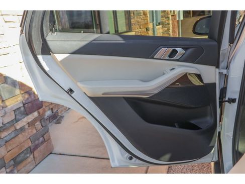 Used 2020 BMW X5 xDrive40i w/ Convenience Package image 16