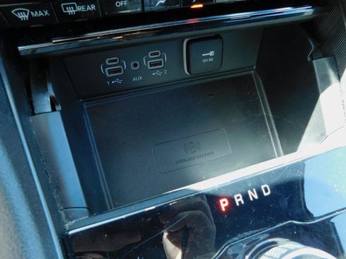 Used 2023 Jeep Grand Cherokee L Laredo image 31