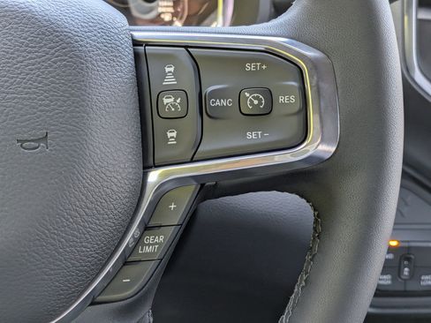 New 2026 RAM 2500 Laramie AWD/4WD image 24