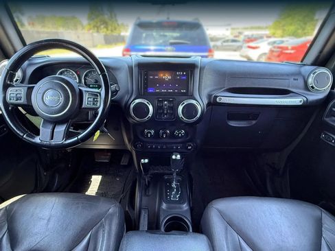 Used 2015 Jeep Wrangler Unlimited Sahara w/ Connectivity Group AWD/4WD image 3