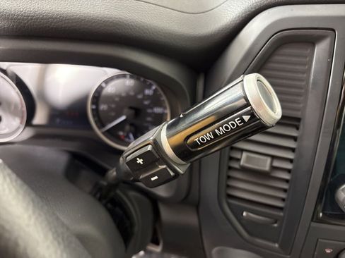 Certified 2024 Nissan Titan SV w/ SV Convenience Package image 28