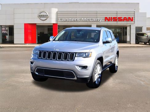 Used 2017 Jeep Grand Cherokee Limited w/ Trailer Tow Group IV image 3