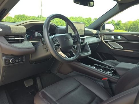 Used 2025 Ford Explorer Platinum RWD image 25