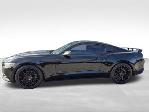Used 2017 Ford Mustang Coupe image 3