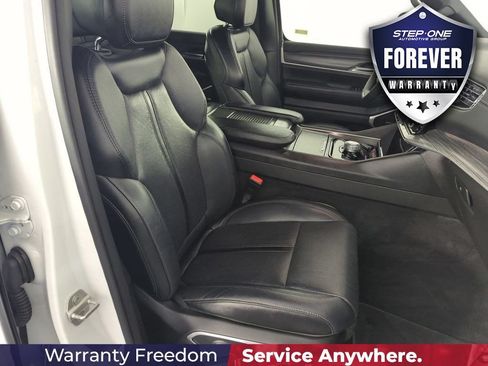 Used 2024 Jeep Wagoneer Series II w/ Flexible Seating Group RWD image 38