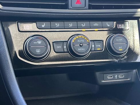 Certified 2023 Volkswagen Jetta SE image 15