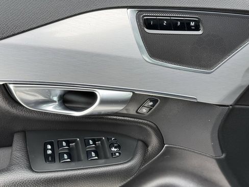 Used 2017 Volvo XC90 T6 Momentum w/ Protection Package image 16