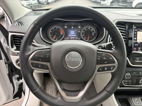 Used 2020 Jeep Cherokee Limited w/ Technology Group FWD image 18