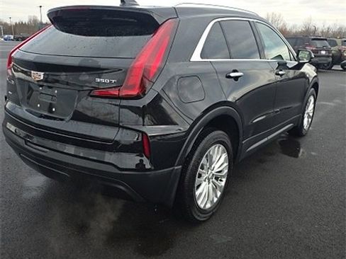 Used 2024 Cadillac XT4 Luxury w/ Cold Weather Package image 5