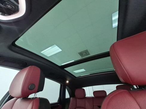 Certified 2026 Porsche Macan Turbo AWD/4WD image 21