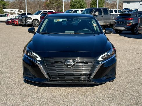 Used 2024 Nissan Altima 2.5 SV image 9