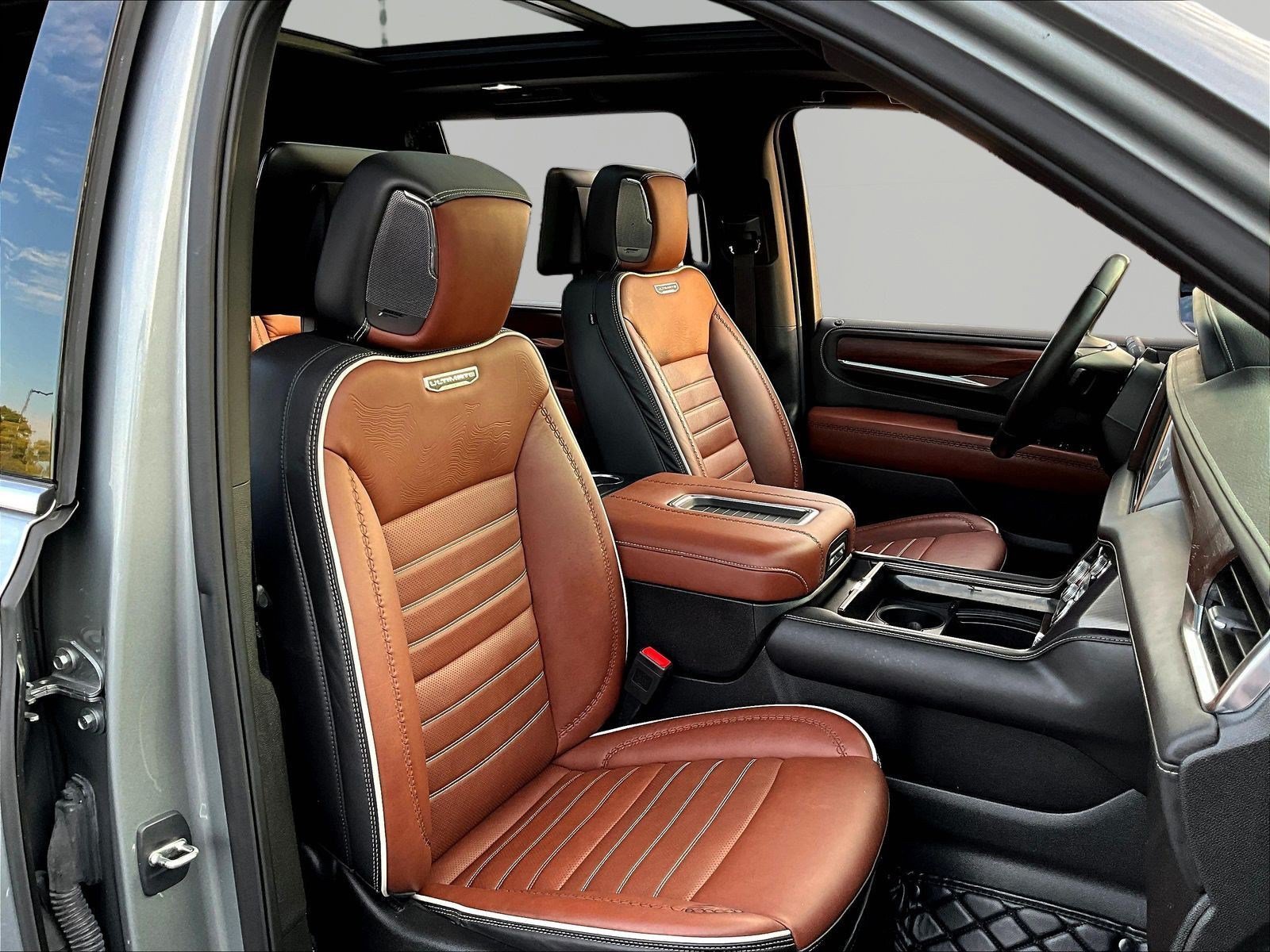Used 2023 GMC Yukon XL Denali Ultimate w/ LPO, Floor Liner Package AWD/4WD image 30