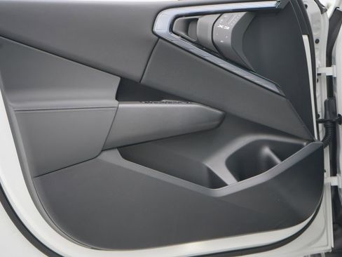 Used 2025 BMW X3 xDrive30i w/ Premium Package image 9