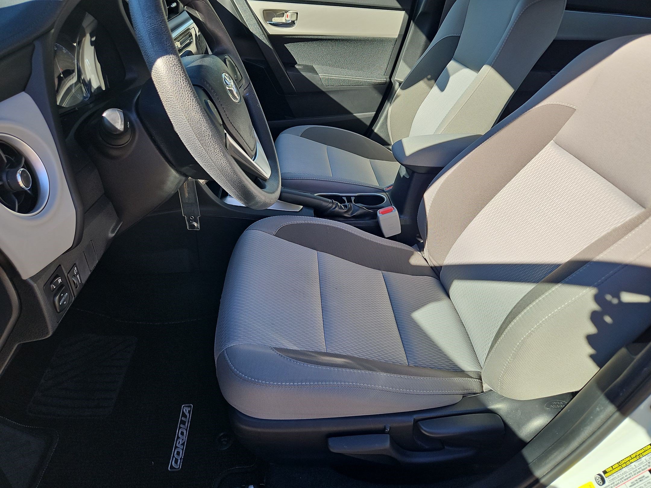 Used 2017 Toyota Corolla LE w/ Body Protection Package FWD image 22
