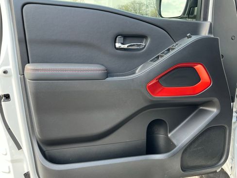 Used 2022 Nissan Frontier Pro-X image 12