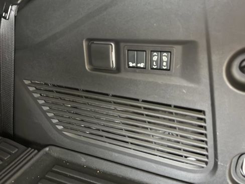 Used 2026 GMC Yukon Elevation AWD/4WD image 12