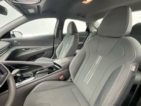 Used 2023 Hyundai Elantra SEL image 4