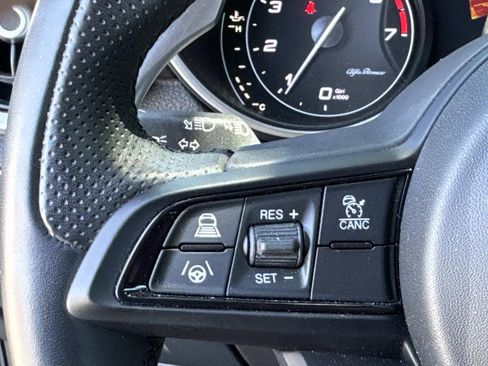 Used 2023 Alfa Romeo Giulia Veloce RWD image 8