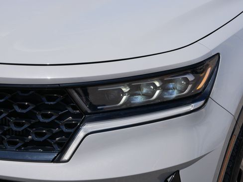 Certified 2023 Kia Sorento SX AWD/4WD image 16