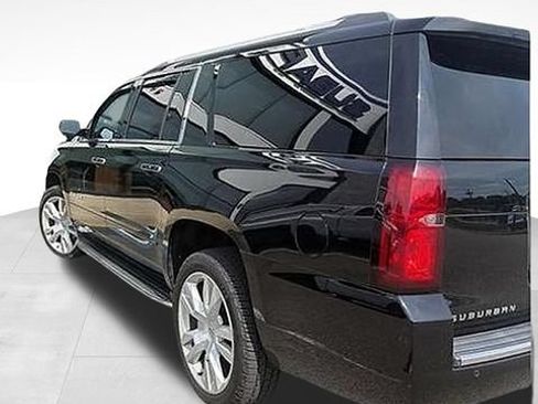 Used 2018 Chevrolet Suburban Premier AWD/4WD image 12