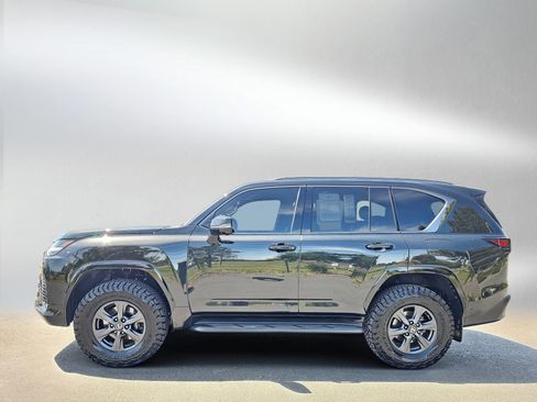 Used 2025 Lexus LX 700h Overtrail w/ Accessory Package (Z1) AWD/4WD image 2