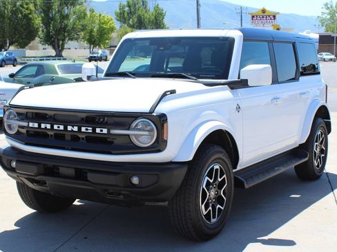Used 2025 Ford Bronco Outer Banks AWD/4WD image 2