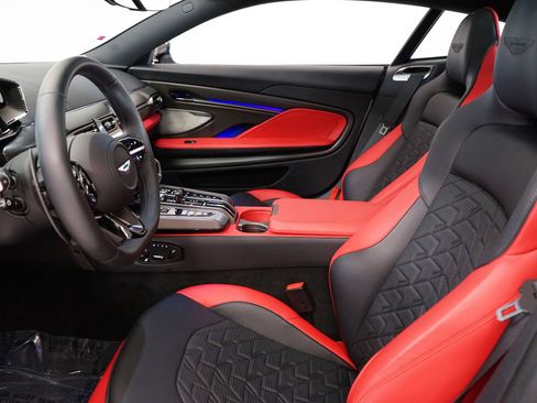 Used 2025 Aston Martin Vanquish image 24