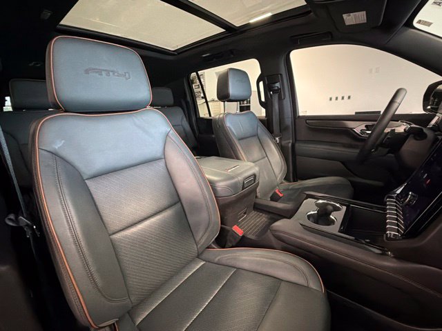 Used 2025 GMC Yukon XL AT4 w/ AT4 Premium Package AWD/4WD image 31