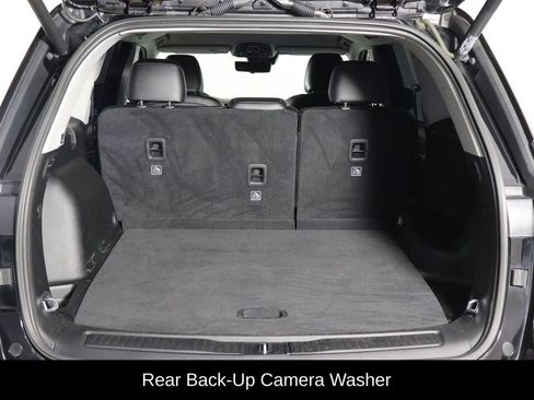 Used 2023 Jeep Grand Cherokee Limited w/ Luxury Tech Group II AWD/4WD image 17