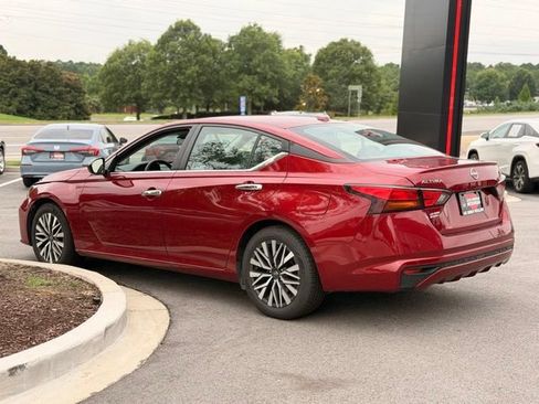 Used 2025 Nissan Altima 2.5 SV FWD image 8