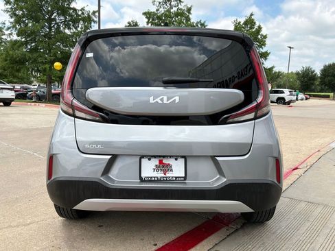 Used 2025 Kia Soul LX w/ LX Technology Package FWD image 7