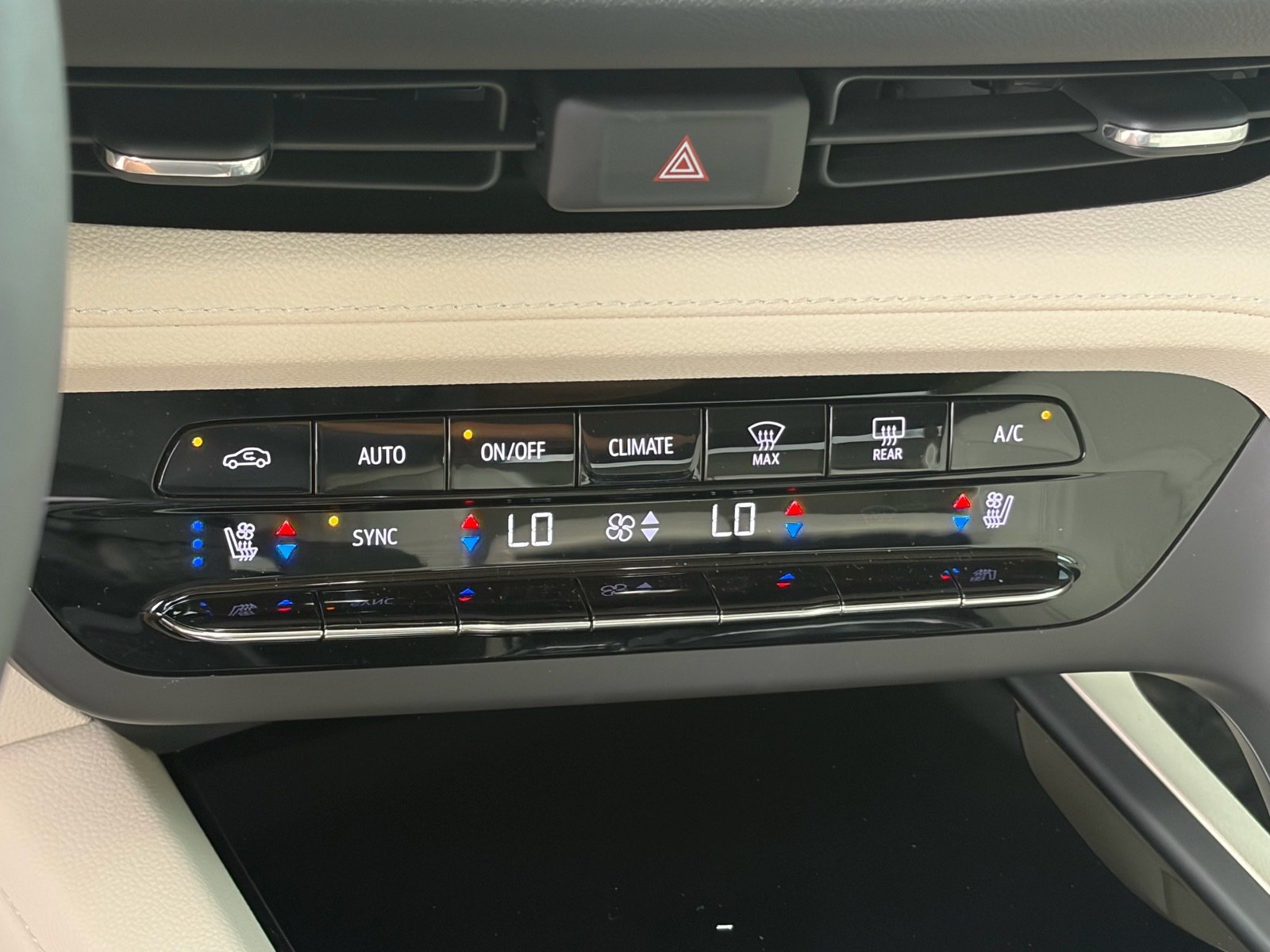 Used 2023 Buick Envision Avenir AWD/4WD image 24