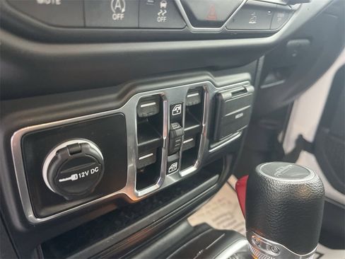 Used 2023 Jeep Gladiator Overland image 19