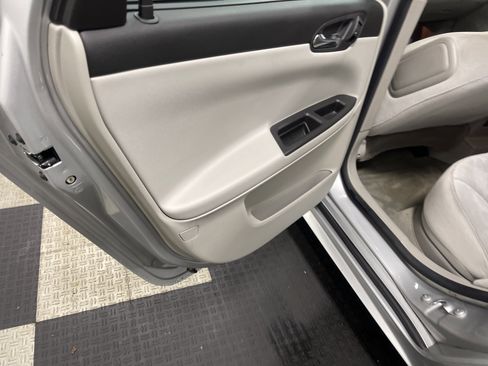 Used 2013 Chevrolet Impala LT w/ LT Sunroof Package FWD image 15
