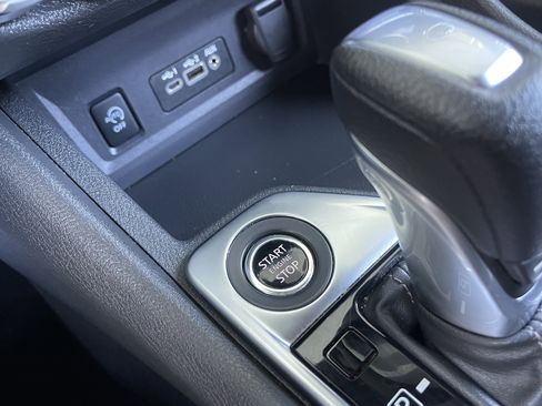Used 2024 Nissan Sentra SV FWD image 31