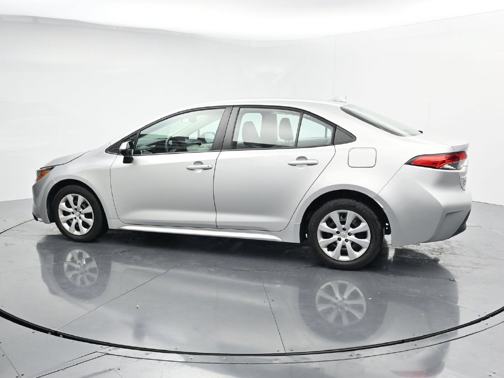 Used 2023 Toyota Corolla LE FWD image 5