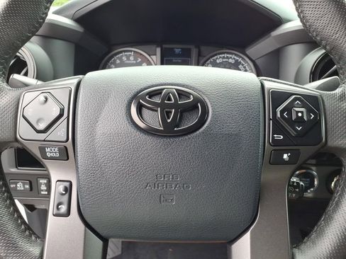 Used 2017 Toyota Tacoma TRD Off-Road w/ Tow Package (A/T) AWD/4WD image 6