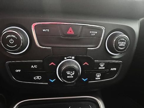 Used 2020 Jeep Compass Latitude w/ Cold Weather Group AWD/4WD image 22