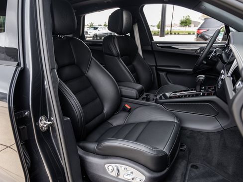 New 2026 Porsche Macan Turbo image 48