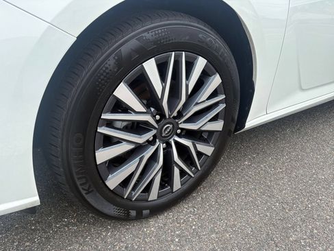 Used 2025 Nissan Altima 2.5 SV FWD image 29