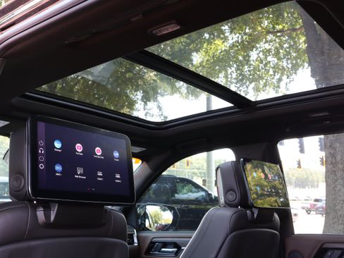 Used 2026 GMC Yukon Denali Ultimate w/ LPO, Floor Liner Package AWD/4WD image 8