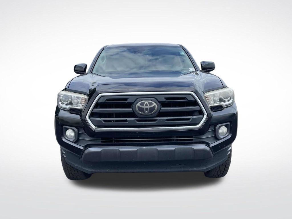 Used 2018 Toyota Tacoma SR5 RWD image 2