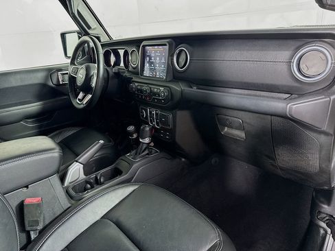 Used 2018 Jeep Wrangler Unlimited Sahara image 34