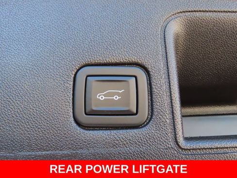 Used 2024 GMC Terrain SLT AWD/4WD image 30