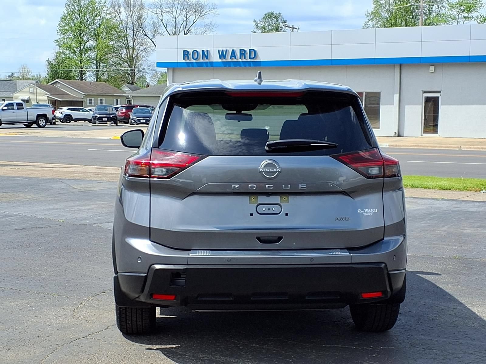 Used 2025 Nissan Rogue SV AWD/4WD image 11