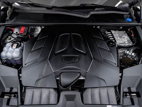 Certified 2025 Porsche Cayenne Coupe image 29
