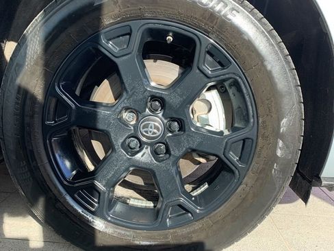 Used 2025 Toyota Sienna XLE Woodland Edition image 24