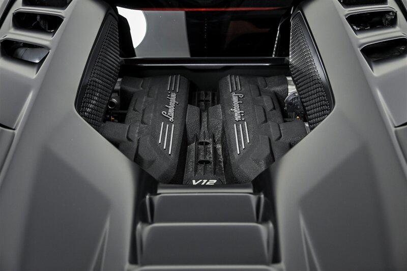 Used 2024 Lamborghini Revuelto AWD/4WD image 25