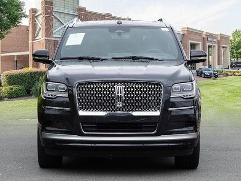 Used 2024 Lincoln Navigator Reserve AWD/4WD image 2