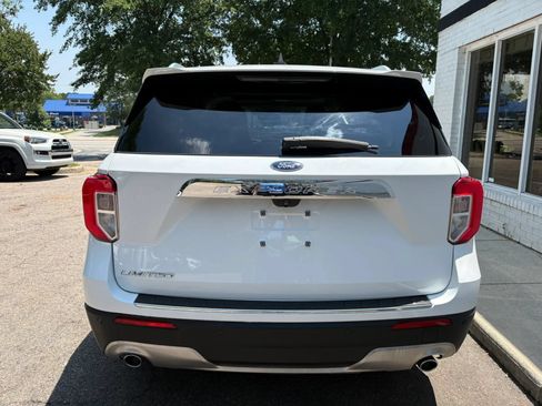 Used 2021 Ford Explorer Limited w/ Equipment Group 301A RWD image 6